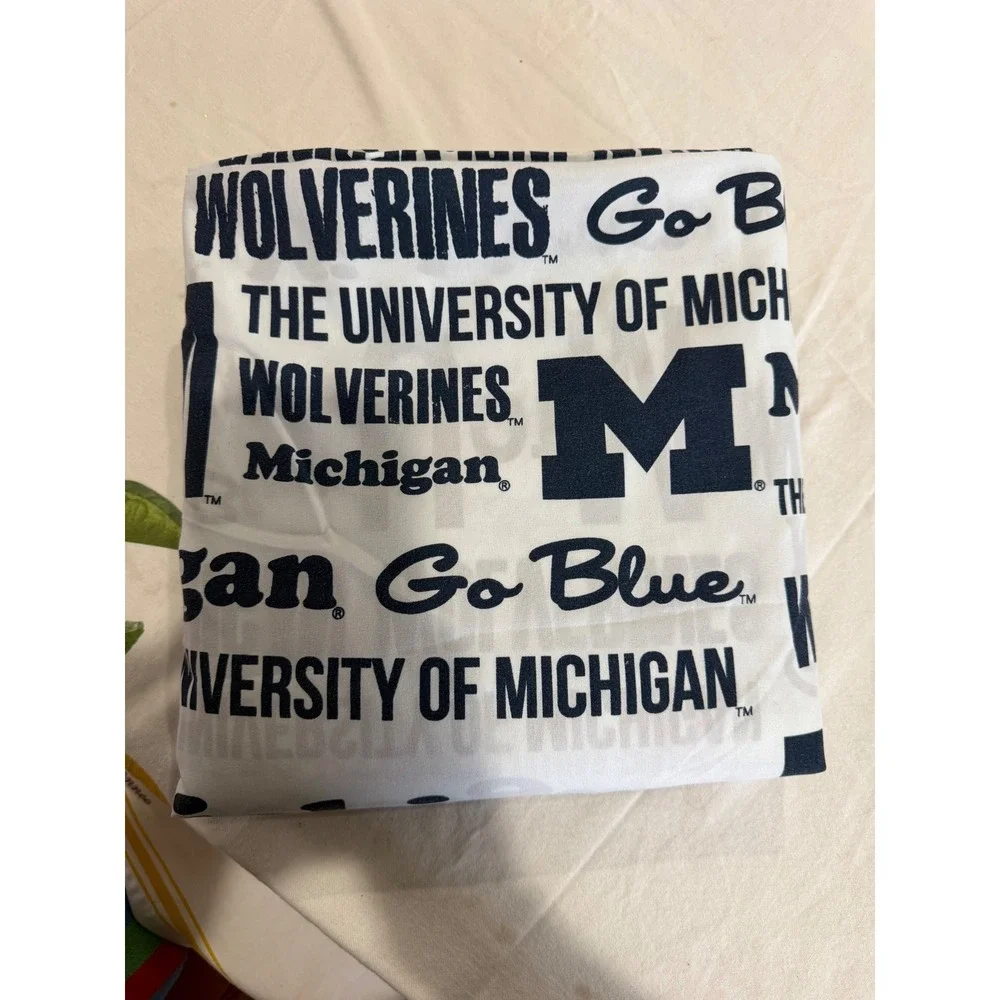 University of Michigan Wolverines GoBlue  BedSheet Flat & Fitted WhiteNavy 96x66